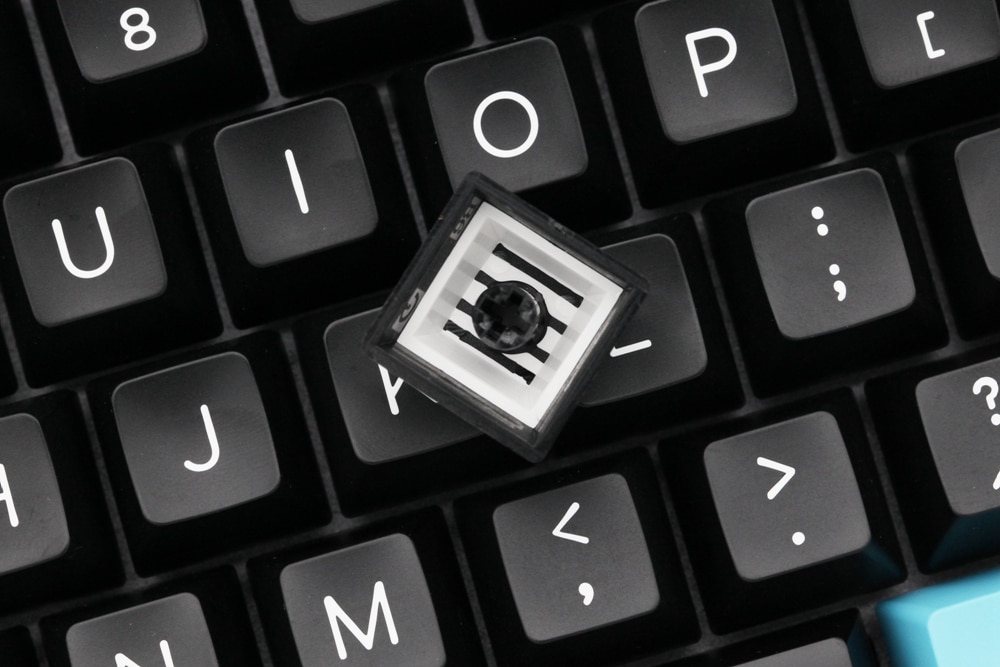 Domikey-Black-and-white-keycaps-set-material