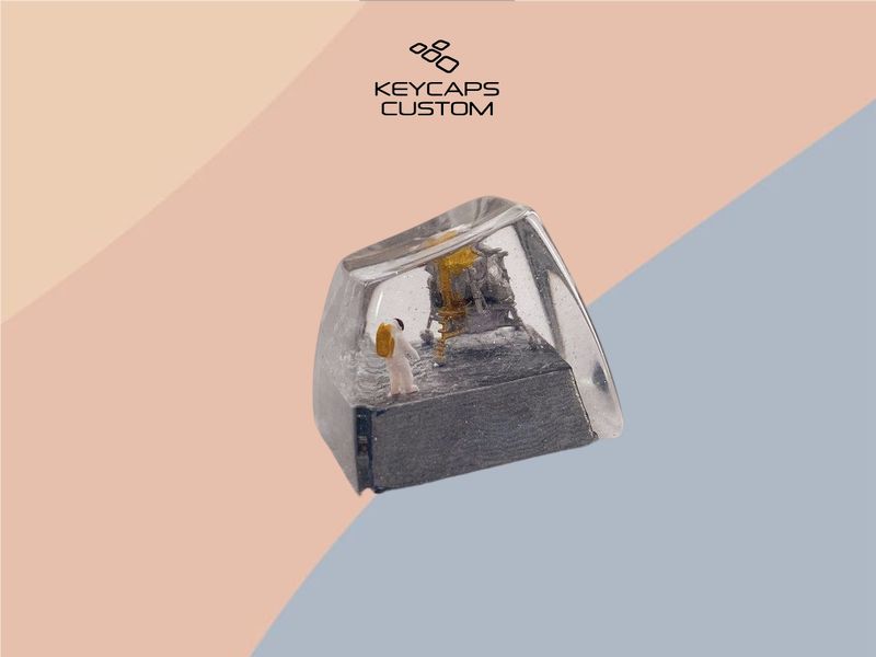 Astronaut Landing Moon Keycap 2_Keycaps Astronaut Landing Moon Keycap